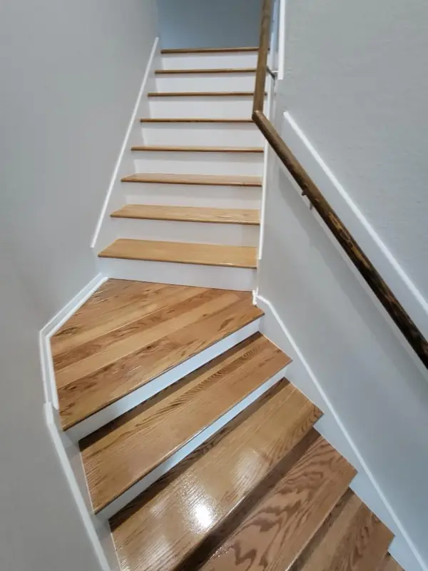 Carpet out, oak treads and white risers: After